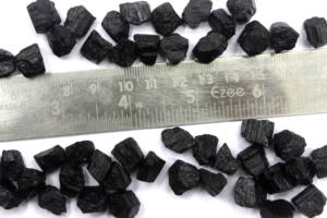 25 pièces de Tourmaline noire naturelle véritable de qualité supérieure, pierres précieuses en vrac non traitées, fabrication brute, bijoux faits à la main - Product Image 5