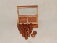 ESSENTIAL HANDICRAFTS - Juego de Bolos Mini de Madera de Sheesham con Diseño de Dibujos Animados para Exteriores, Ideal para Familias y Niños, a un Precio Increíble