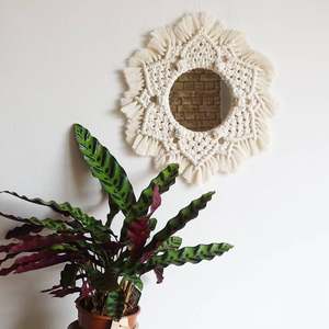 Regalo de Moda para un Día Especial para tu Amigo y Familiares, Espejo Decorativo de Macramé Hecho a Mano - Product Image 1