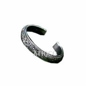Hot Indian Fashion Radierung Messing Metall Armreif Moderne Metall funktion Armband Stilvolle & einzigartige Eisen Silber Armreif Beste Qualität