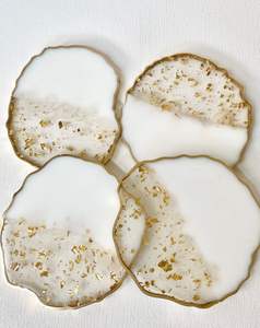 Posavasos de resina de color blanco con borde dorado para uso en mesa, cocina - Product Image 6