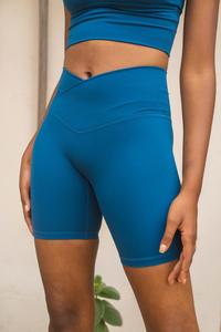 Ensembles de shorts avec logo personnalisé OEM Vêtements de fitness taille haute imprimés pour femmes Combinaison d'entraînement Soutien-gorge et short de sport Ensemble de yoga - Product Image 6