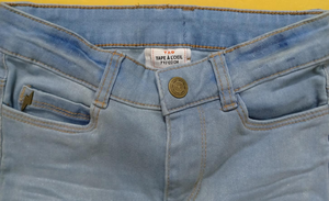 Lote de envío cancelado: Pantalones vaqueros casuales de algodón para niña, de marca, con cintura media, elásticos y con botones, stock de Bangladesh. - Product Image 4