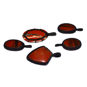 Colgante de piedra de jaspe rojo para mujer, colgante en forma de cabina, mezcla de piedra de jaspe rojo, en oferta - Product Image 1
