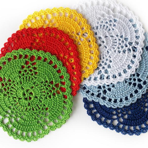   El arte del crochet hecho a mano: surtido de posavasos de primavera - Product Image 1