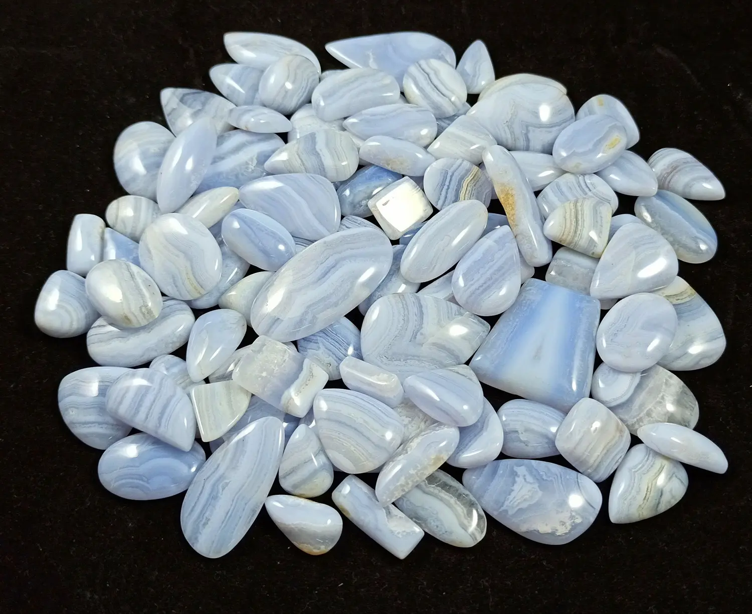 الدانتيل الطبيعي الأزرق حجر العقيق الكريم الطبيعي الأزرق الرباط العقيق كابوشون مزيج شكل الجملة لوط مصمم جودة أحجار كريمة مفكوكة