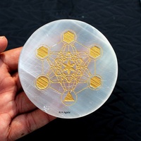 Plaque de charge en sélénite de bonne qualité avec symbole gravé Plaque de charge en sélénite gravée Chakra Selenite Coaster au meilleur prix