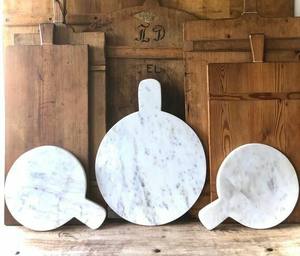 Planche à découper ronde en marbre blanc pour la cuisine - Product Image 1