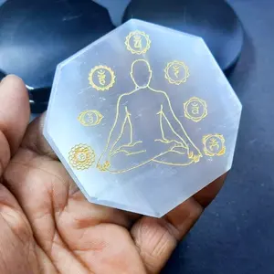 Selenit-Lade platte mit graviertem Chakra-Yoga-Symbol: Selenie-Untersetzer