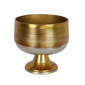 Bol à piédestal en Aluminium moulé en métal doré pour Fruits et décor dernière décoration de mariage bol à piédestal de créateur centres de table - Product Image 1
