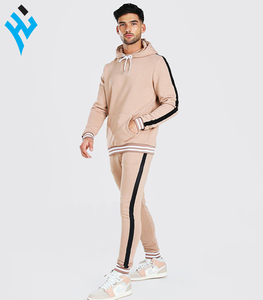 Nouvelle arrivée Vente en gros de survêtements de sport de haute qualité à la mode OEM Survêtement de luxe pour hommes - Product Image 1