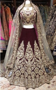 ATIYA LIBAS Lehenga Choli de Terciopelo y Seda con Bordado Zardozi, Traje de Novia Indio-Pakistaní de Diseñador, Última Moda 2019 - Product Image 2