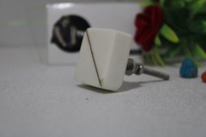 Bouton de porte en marbre blanc naturel et forme carrée avec bande de ligne en laiton mince et dernier bouton de conception pour la décoration de la maison - Product Image 3