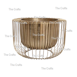 Pot de fleurs rond de qualité supérieure en métal couleur or avec support en fil métallique pour la décoration de jardin - Product Image 1