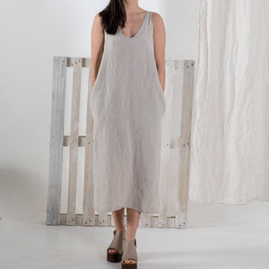 Nuevo diseño, vestido largo de lino para mujer, color gris, tela crepé, cuello cuadrado, sin mangas. - Product Image 1
