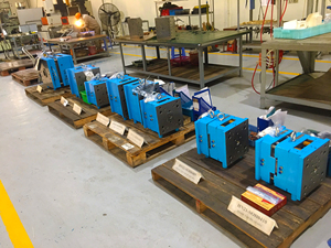 Cajas de plástico pequeñas Moldes para vehículos Máquina de moldeo de plástico por inyección de 2 cavidades con materiales de goma ABS para piezas médicas - Product Image 2