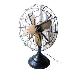 Ventilador de Escritorio Antiguo de Metal Negro con Aspas de Latón Dorado, Tamaño Personalizado para Decoración del Hogar, Ventilador de Escritorio Eléctrico Vintage en Venta - Product Image 2