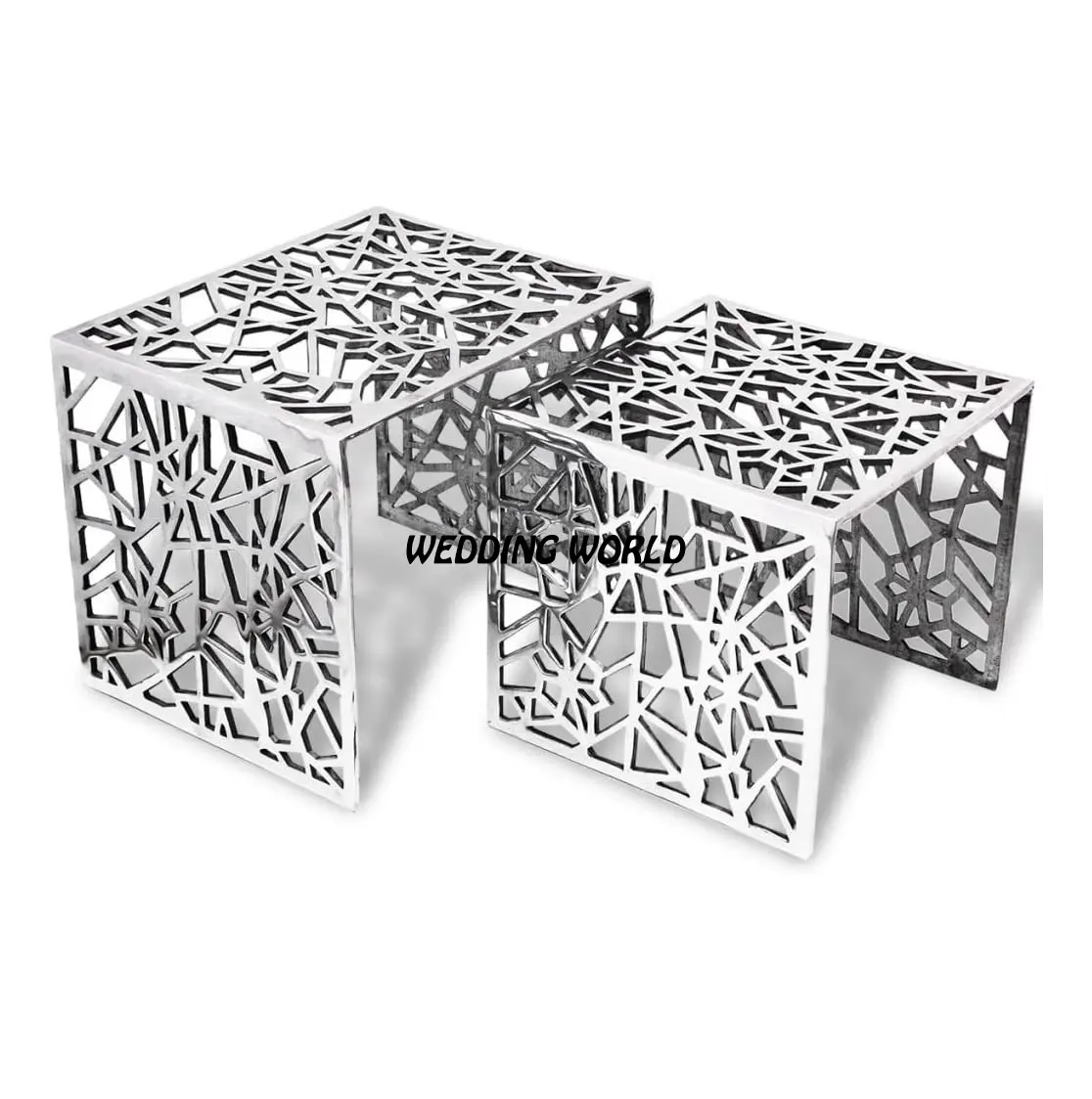डिजाइनर धातु साइड टेबल सेट के दो चांदी के रंग सुरुचिपूर्ण डिजाइन हस्तनिर्मित टेबल लक्जरी सस्ती अच्छी गुणवत्ता धातु साइड टेबल