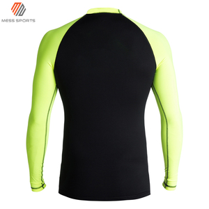 Rashguard à manches longues pour hommes, noir avec imprimé tropical, chemise de bain à séchage rapide, vêtements de protection solaire pour adultes - Product Image 6