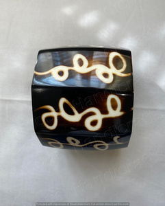 Pulsera de resina acrílica para mujer, brazalete de gran tamaño, color blanco y negro, transparente, de alta calidad - Product Image 4