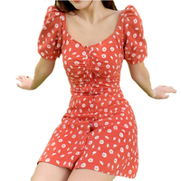 Nouvelle Collection 2020 – Robe Décontractée Femme en Mousseline de Soie Tissée Respirante, Col V, Manches Courtes, Motif Floral, Boutonnée, Coupe Trapèze, Longueur Genou – Fabriquée au Vietnam