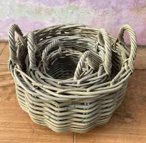 Panier rond en rotin naturel fait main - Product Image 1