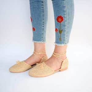 Sandalias de rafia hechas a mano, Felicidad Hecha a Mano - Product Image 1