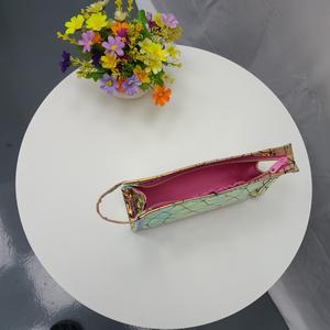 Sac à cosmétiques en cuir PU à carreaux brillant bon marché, taille personnalisée avec impression de logo OEM - Product Image 5