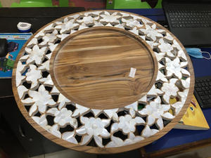 Venta Directa de Fábrica, Bandeja de Servir de Madera de Acacia Marrón con Incrustaciones de Madreperla India, Certificada por EPCH, Hecha a Mano con Calidad Artesanal - Product Image 4