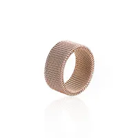 फैशनेबल स्टेनलेस स्टील मध्य उंगली की अंगूठी गुलाब सोना मढ़वाया लोचदार जाल श्रृंखला अंगूठी
