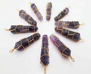 Colgante de lápiz de doble punta, piedra preciosa de amatista Natural, envoltura de alambre dorado, patrón Hexagonal, colgantes de moda, dijes a la venta - Product Image 1