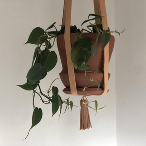 Décoration d'intérieur de haute qualité : Porte-plante en cuir avec pompon – Élégant et magnifique - Product Image 1