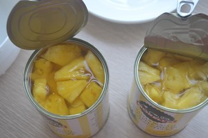 CANNED PINEAPPLE PIECES IN <b>LIGHT</b> SYRUP A9 SIZE FOR FOOD SERVICE - Product Image 1