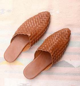 Vania-Mules de cuero tejido a mano - Product Image 1