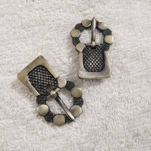 Ceinture médiévale en cuir véritable avec laiton pour boucle et extrémité articulée Modèle en cuivre clouté TT-7384 ABL - Product Image 2