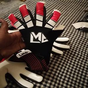 Gants de gardien de but de football en latex allemand 4 mm, professionnels, hautement personnalisés, respirants, toutes tailles, noirs - Product Image 1