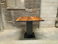 Table de salle à manger industrielle moderne en bois massif |   Table de bistrot carrée avec base en métal pour usage extérieur, plusieurs tailles et couleurs, Rajasthan