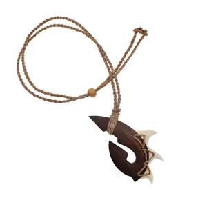 Collier de bijoux hawaïens Pendentif hameçon en bois Sono avec 3 vraies dents de requin sur ficelle d'abaca tressée