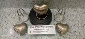 Souvenirs de cœur magnifiques et tactiles mini urnes en forme de cœur fournitures funérailles - Product Image 3