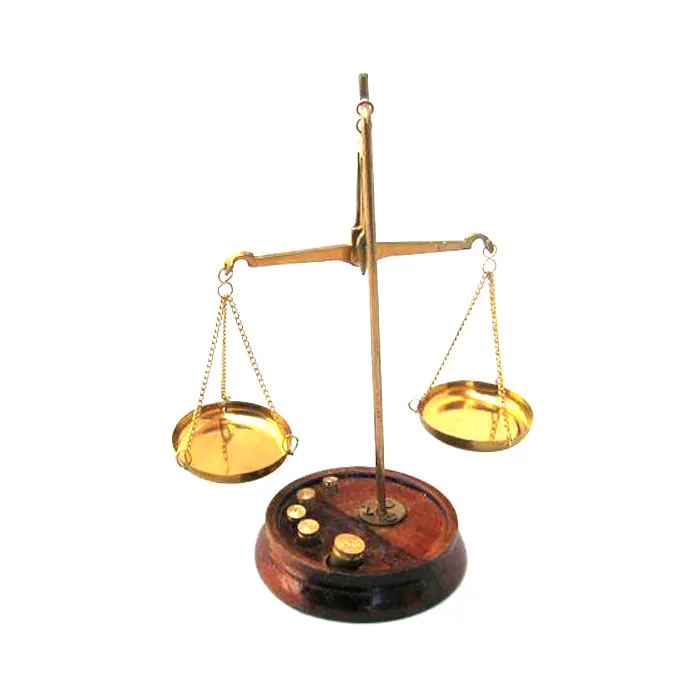 Hand Made Decorative Old Fashion Weighing Scale with Wooden Brass Balance Scale For Vintage Decoration