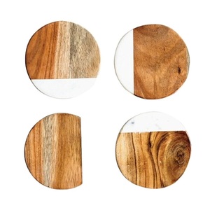 Vente en gros de sous-verres en bois faits à la main tendance plateau de thé/verre de table avec tapis et serviettes au design indien par fabricant local - Product Image 1