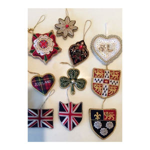 เครื่องประดับตกแต่งต้นไม้ปักมือด้วยลูกปัดและดิ้นลายต่างๆ - Product Image 1