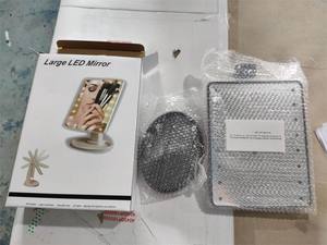 16LED 566C Miroir de maquillage carré de couleur grise au design moderne illuminé pour le salon et la chambre à coucher - Product Image 4