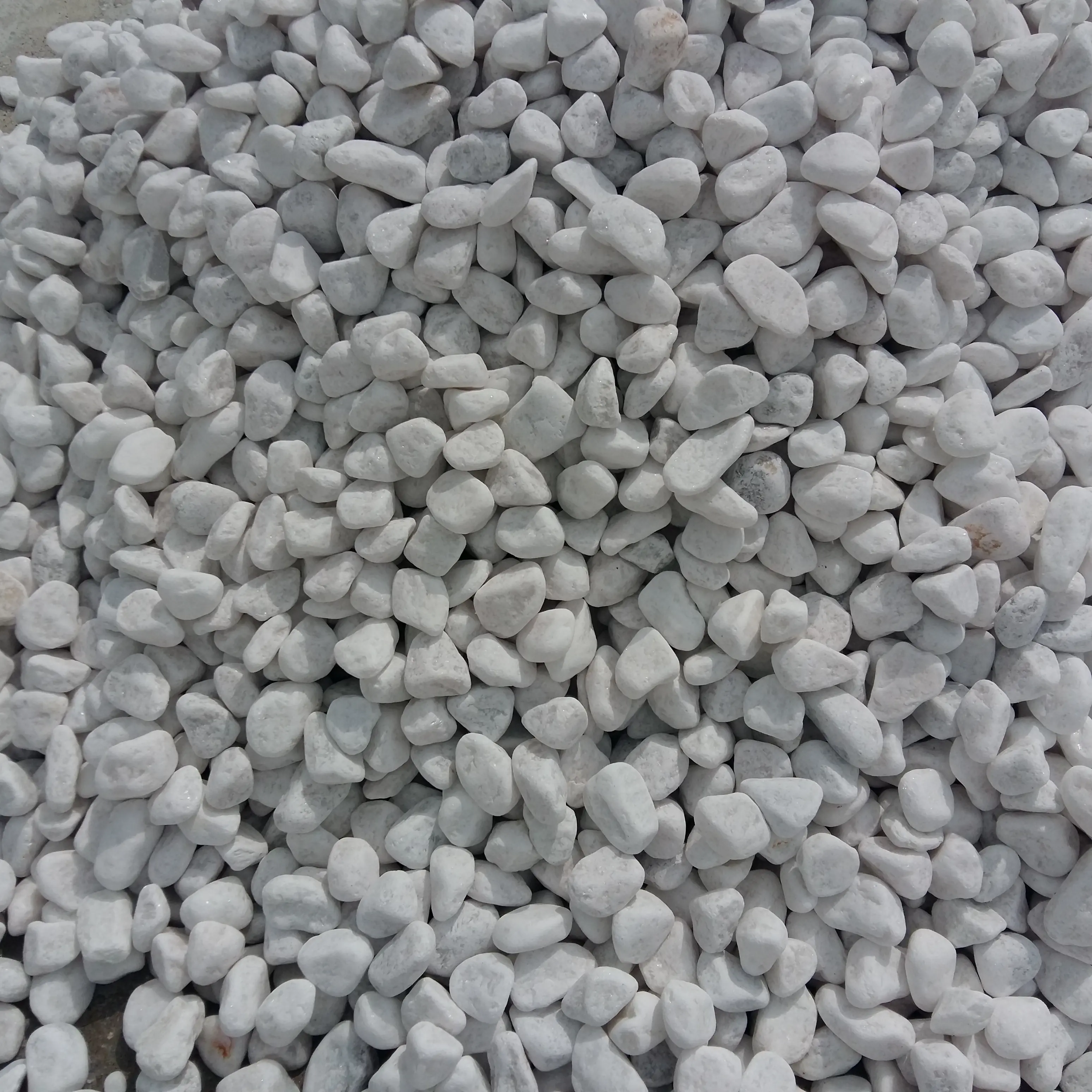 Tumbled stone white pebble gravel best price for home decoration, gardening stone