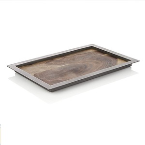 Plateau de service en bois moderne |   Plateau de présentation rectangulaire décoratif avec cadre en métal pour la cuisine, la table à manger, la table basse - Product Image 1