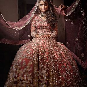 Belle superbe robe Lehenga Choli en acétate indien/pakistanais ATIYA LIBAS avec broderie lourde Zardozi pour mariage - Product Image 1