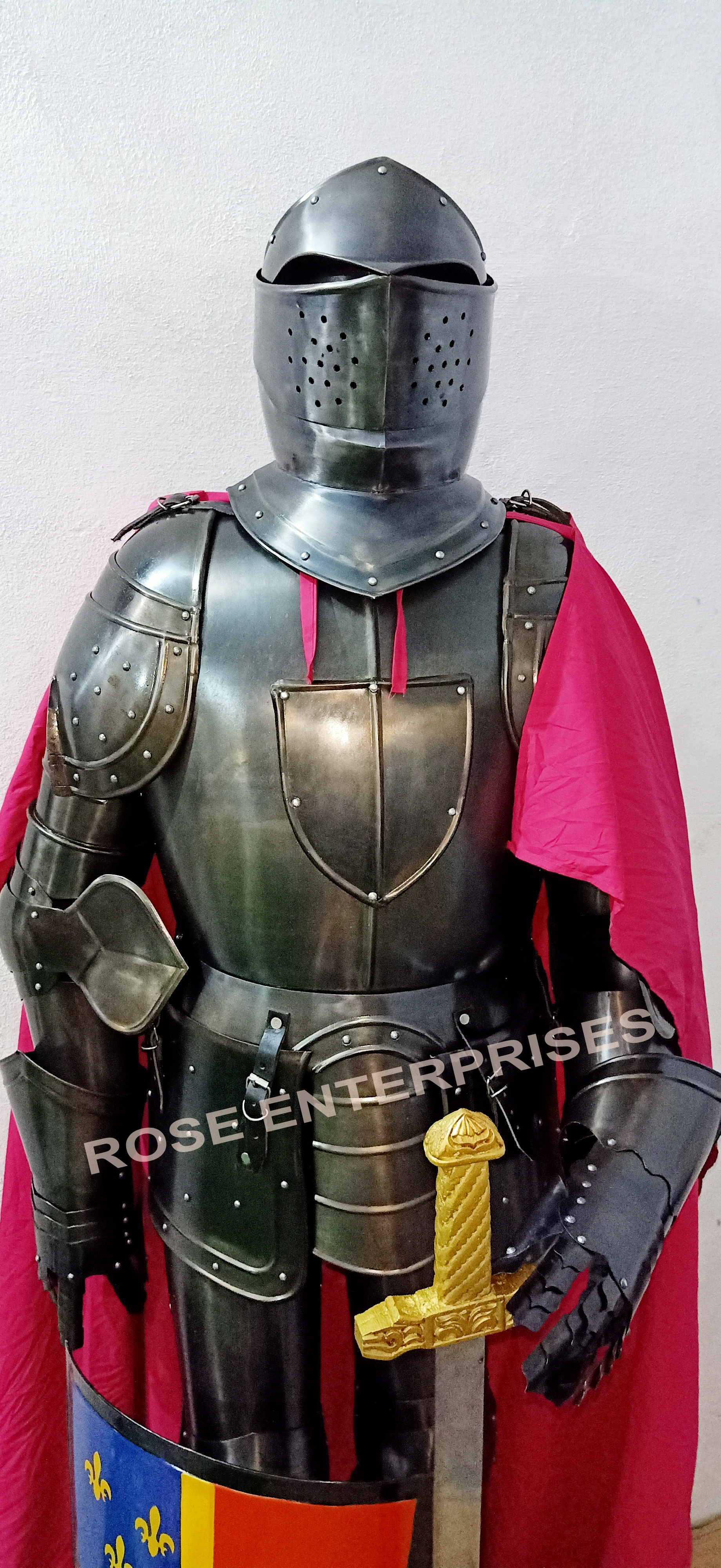 中世の騎士の鎧 金属製 赤いスカート付き Amazon.co.jp: REENEW かっこいい 大きい ヨーロッパ 中世