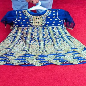 Baju Bawang Merah Perempuan Desain Qameez untuk Anak Perempuan/Anak Perempuan Tersedia Gaun Bordir