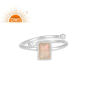 Bague ajustable en argent sterling 925 fin indien avec serti clos et opale éthiopienne naturelle taille rectangulaire - Product Image 1