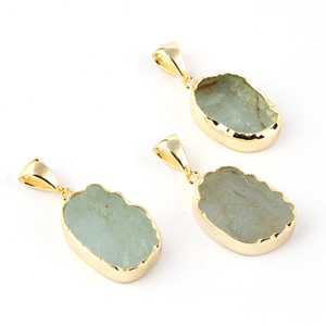 Pendentif fait à la main en pierre précieuse, collection de bijoux, aigue-marine naturelle brut, réglage de lunette, pendentif de déclaration en plaqué or - Product Image 1